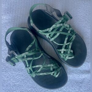 Chaco green strappy sandals, size 5
